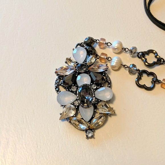 Large Pendant Necklace with leather strap - Picture 3 of 6